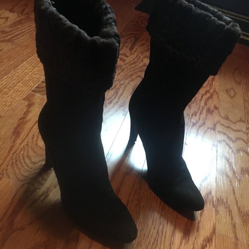 Suede Chanel Boots with fur Trim